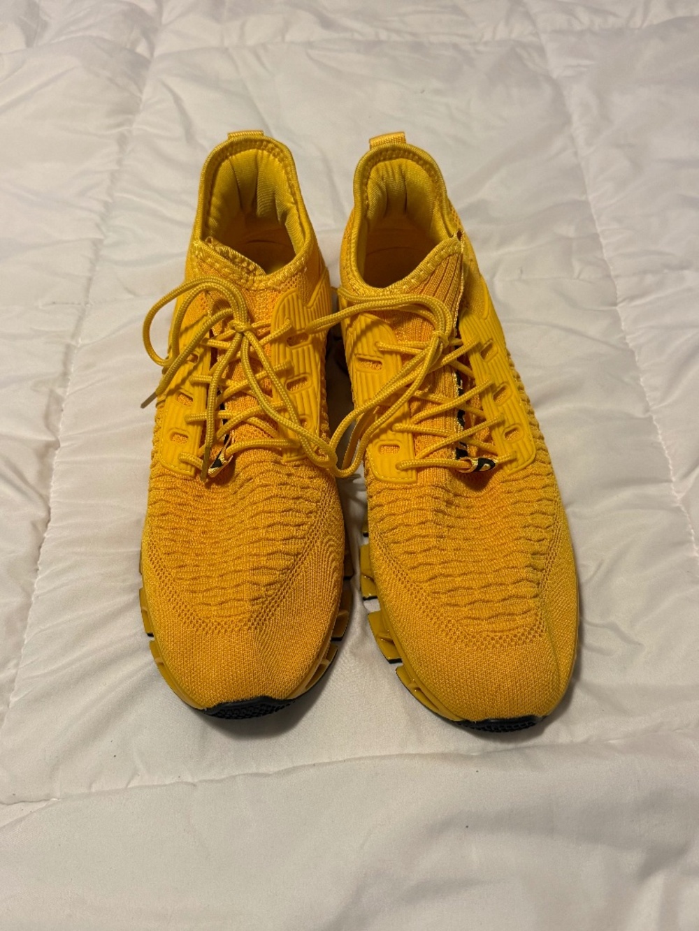 Men’s yellow shoes size 47